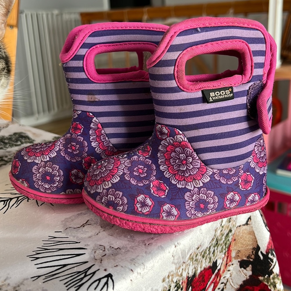 Flower Bogs Toddler Size 4